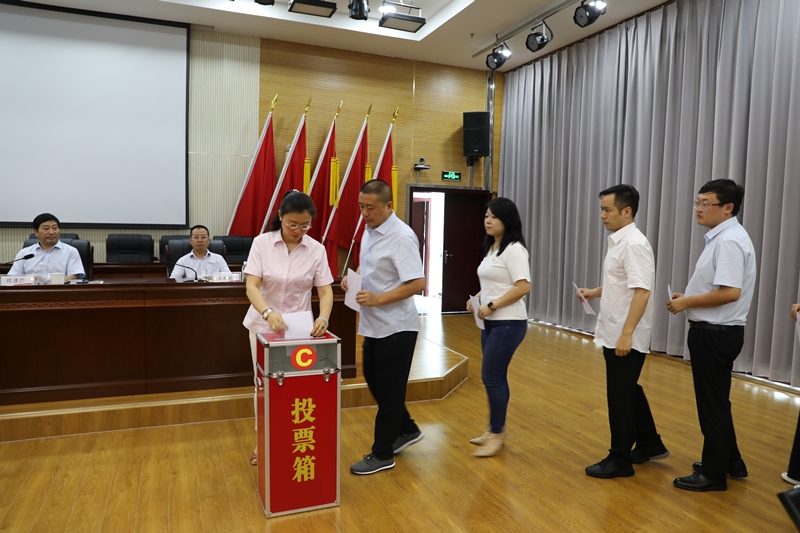 投票现场.jpg